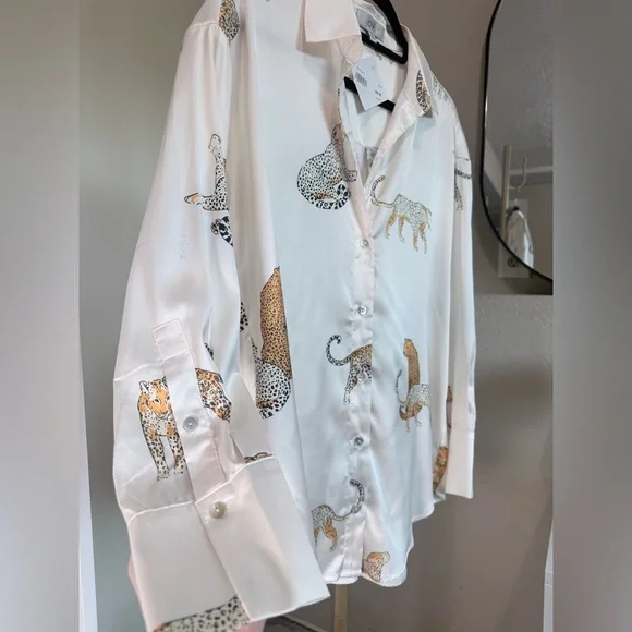 NWT White with Leopard Button Down Shirt - Size Small - Picture 8 of 12